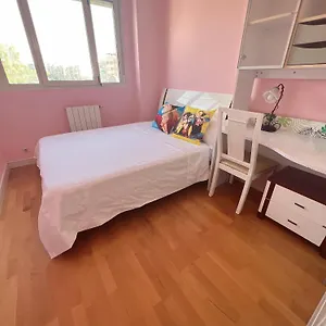 https://comodo-y-luminoso-salon-independiente-para-dos-personas.besthotelstoledo.com